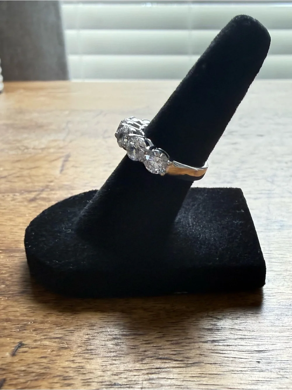 Sterling Silver 925 Cubic Zirconia 7-Stone Band Ring - Size 5